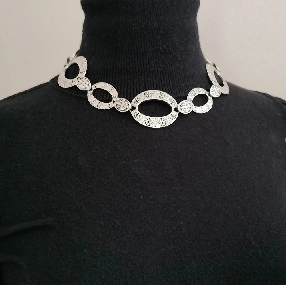 Filigree Design Oval Pendant Link Chain Lobster Clasp Silver Tone Necklace